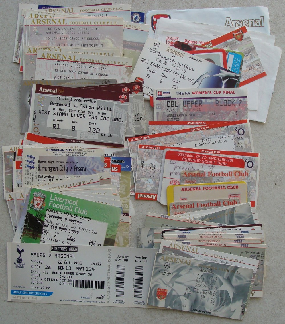 Arsenal Football Items: Collection of around 100 match tickets and membership cards. Mainly