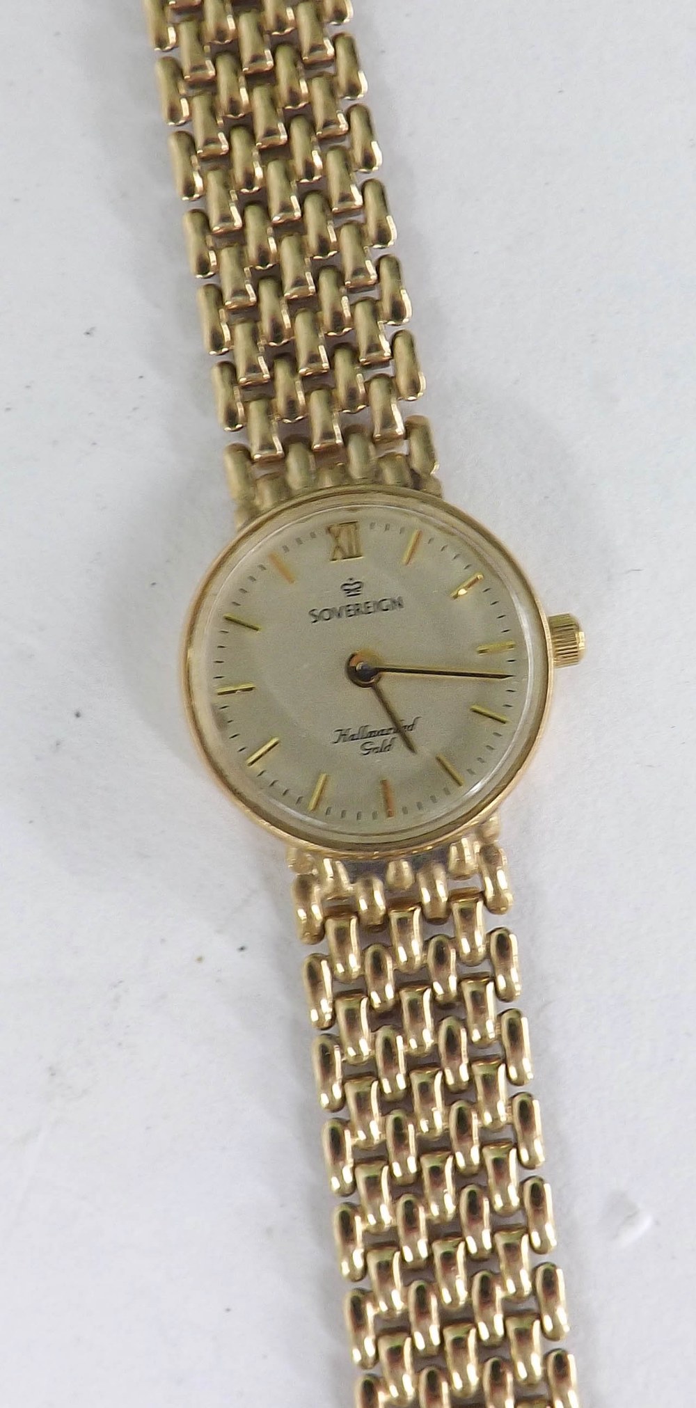 Sovereign hallmarked gold 9ct lady`s bracelet watch, quartz, 15.7gm, 20.5mm