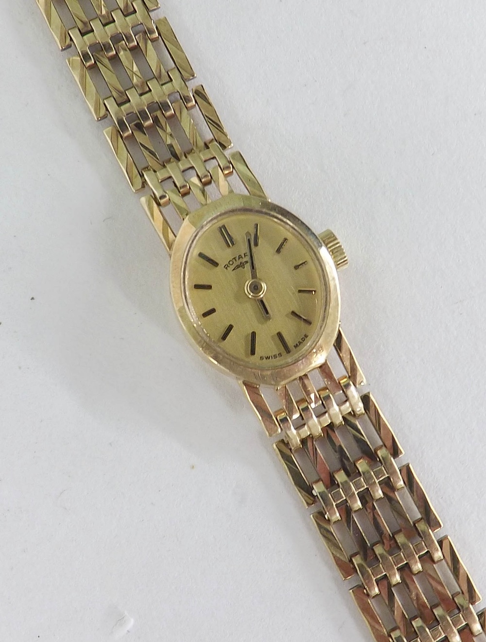 Rotary 9ct lady`s bracelet watch, mechanical, 17.5gm, 14mm
