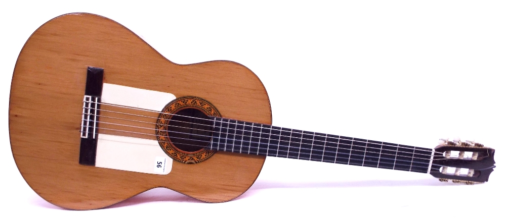 Spanish Flamenco guitar labelled Marcelo Barbero, Constructor, Madrid anno 1954, Mixistriles 6, hard