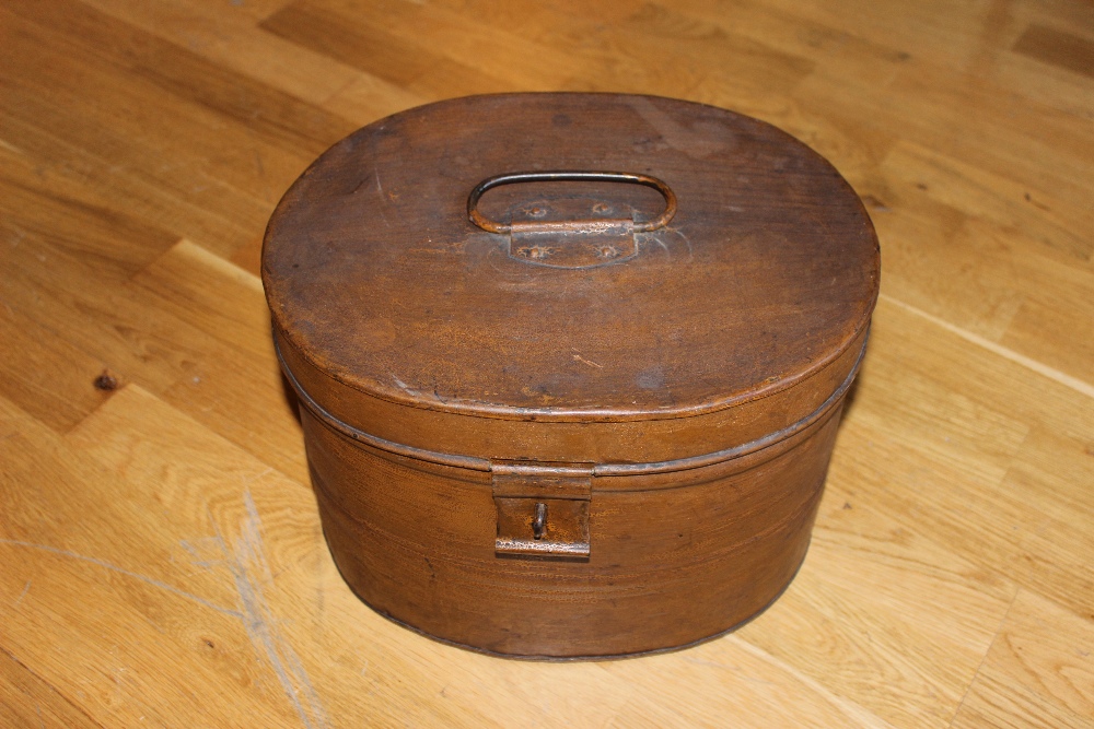Metal oval hat box that can accommodate