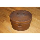 Metal oval hat box that can accommodate