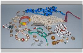 Small Selection of Costume Jewellery comprising mainly beads.