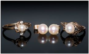 Two 9ct Gold Dress Rings, One Set With A Central Pearl Between 4 Clear Stones, The Other Set With A