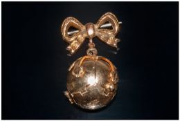 9ct Gold Vintage Masonic Ball with attached 9ct gold bow tie brooch drop. Marked 9ct. 13.7grams.