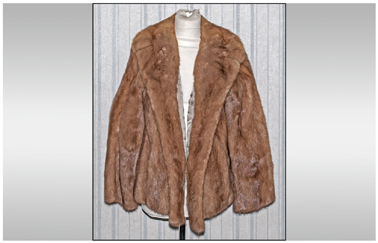 Ladies Medium Brown Mink Fur Jacket, full lined. Collar with revers. Slit pockets, hook & loop