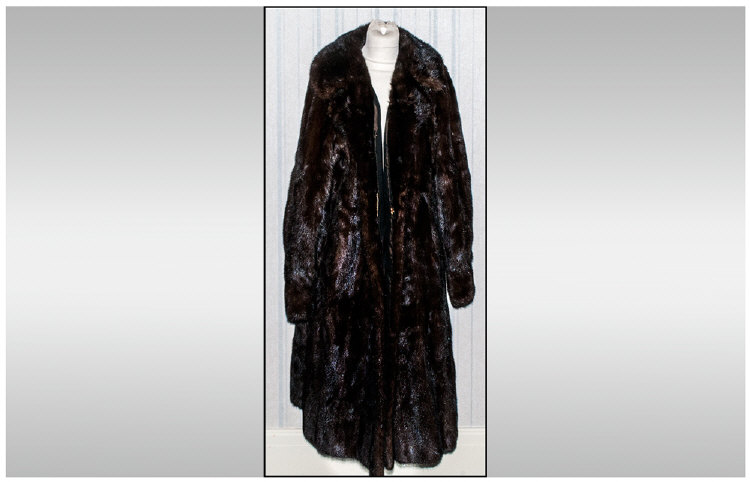 Ladies Three Quarter Length Ranch Mink Coat. Fully lined. Cuff Sleeves, Hook & Loop Fastening with