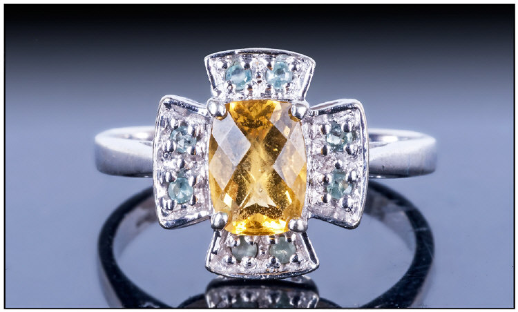 9ct White Gold Gem Set Ring central citrine coloured stone between 8 small faceted stones, fully