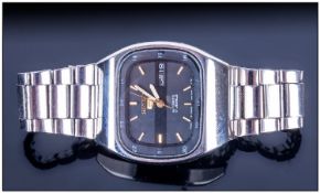 Gents Seiko Automatic Wristwatch black dial with gilt batons and daydate aperture, stainless steel