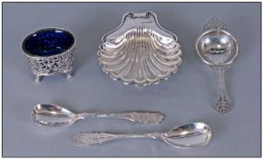 A Small Collection Of Antique & Vintage Silver Items, Silver weight 209 grams. 4 in total. 1.