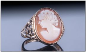 9ct Gold Cameo Ring, oval cameo front depicting a classical maiden. Ring size Q.