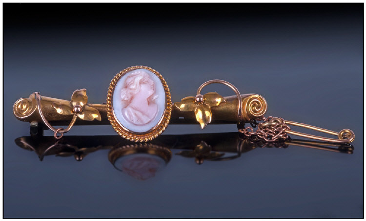Victorian 9ct Gold Set Cameo Brooch/Pin, with safety chain. Marked 9ct. Length 1.75 inches.
