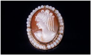 9ct Framed Shell Cameo Brooch, depicting a young woman, gold frame with bead border, fully