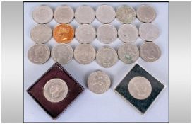 Box Of 20 English Crowns From 1951 To 1981.