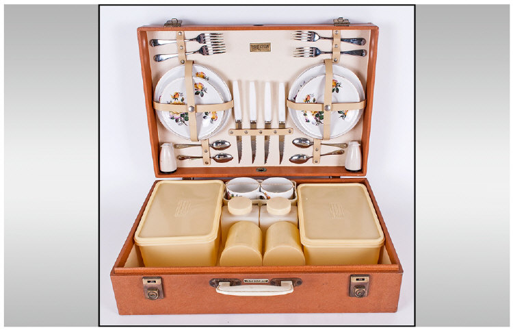 Brexton Vintage Picnic Basket, made in England. Complete set comprising cutlery, cups and plates