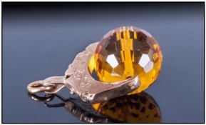 9ct Gold Faux Citrine Fob, florally engraved, hallmarked 9ct gold mount, holding a round, faceted