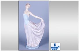 Lladro Figure `Dancer` Model Number 2267 scluptor Vicente Martinez, Issued 1979, 11.75`` in height.