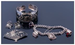 Small Selection of Silver Jewellery comprising Japanese black lacquer, fan shaped brooch and