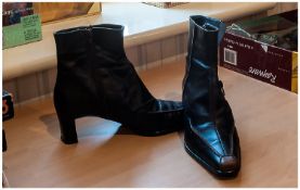 Italian Leather Ladies Boots Designer Davella. Size 38.5 (UK 5.5) Brown with a zip up side. In Good