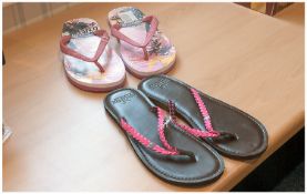 2 Pairs of Ladies  Flip Flops Hollister and O`Neill. Appear to be size seven. In Good Condition