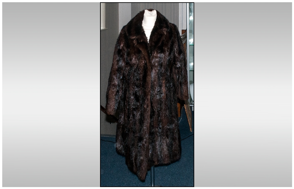 Ladies Three Quarter Length Dark Brown Musquash Coat, fully lined. Collar with revers, Cuff sleeves. - Image 4 of 5