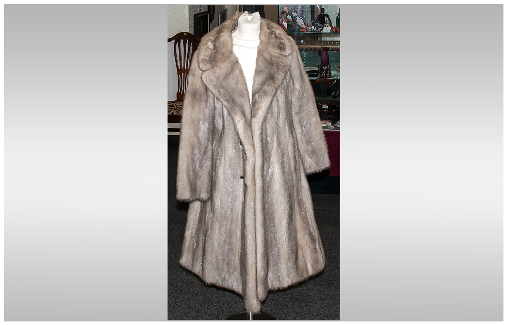 Ladies Sapphire Mink Three Quarter Length Coat, Fully lined. Slit Pocket. Hook & Loop Fastening With - Image 2 of 5