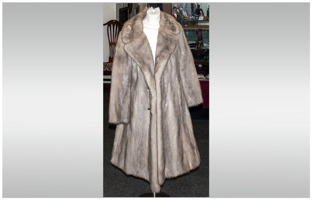 Ladies Sapphire Mink Three Quarter Length Coat, Fully lined. Slit Pocket. Hook & Loop Fastening With - Image 3 of 5