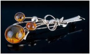 9ct Gold Stylised Floral Brooch Set With 3 Polished Amber, Fully Hallmarked