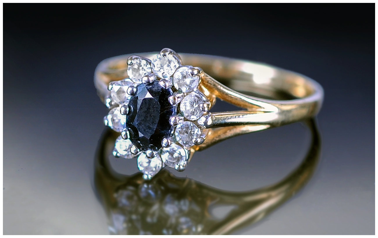 Ladies 9ct Gold Set Sapphire & Diamond Cluster Ring The central sapphire surrounded by 10 small - Image 2 of 3