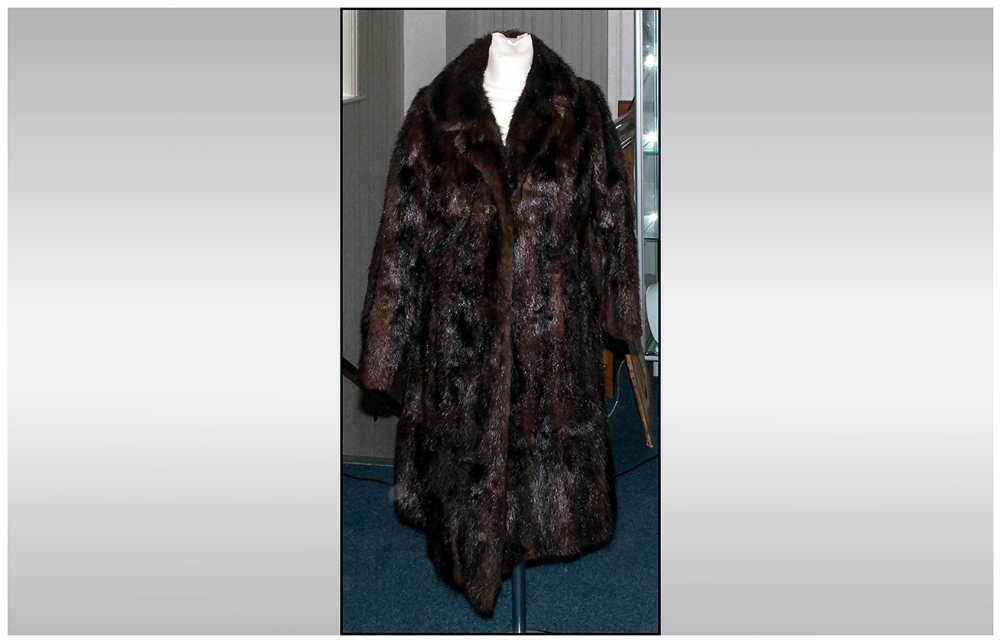 Ladies Three Quarter Length Dark Brown Musquash Coat, fully lined. Collar with revers, Cuff sleeves. - Image 2 of 5