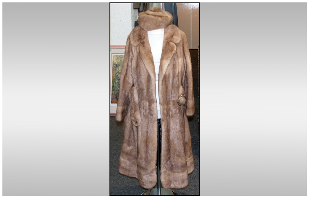 Full Length Blonde Mink Coat, fully lined. Label to inside reads 'Continental Furs of Church St - Image 4 of 5