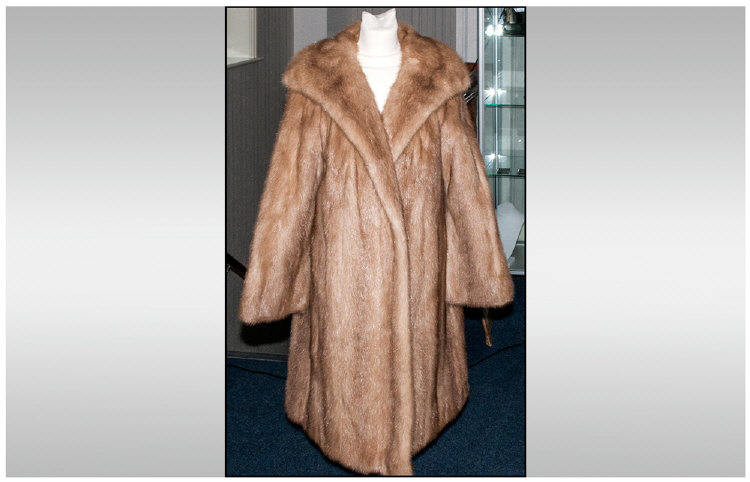Ladies Three Quarter Length Honey Blonde Mink Coat. Fully lined, slit pockets. Hook & loop - Image 5 of 5