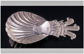 A Good Silver Caddy Spoon. Shell shaped bowl with a handle designed as the Prince Of Wales feathers.