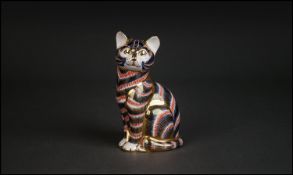Royal Crown Derby Paperweight, Persian Cat. Gold stopper. Date 1986. Silver line to base.