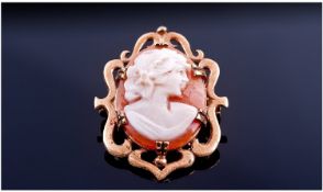 9ct Gold Set Cameo Pendant. Fully hallmarked. Height 1.25 inches.