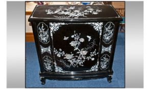 Late 20th Century Chinese Black Lacquered High Gloss Cocktail Cabinet. Slightly Bow Fronted, of