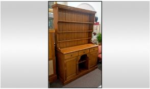 1920'S Pine Welsh Dresser Rack with three drawers to base below tow cupboards and a dog kennel