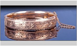 Ladies 9ct Gold 1950`s Hinged Bangle With Safety Chain. Hallmark Birmingham. 25.2 grams.