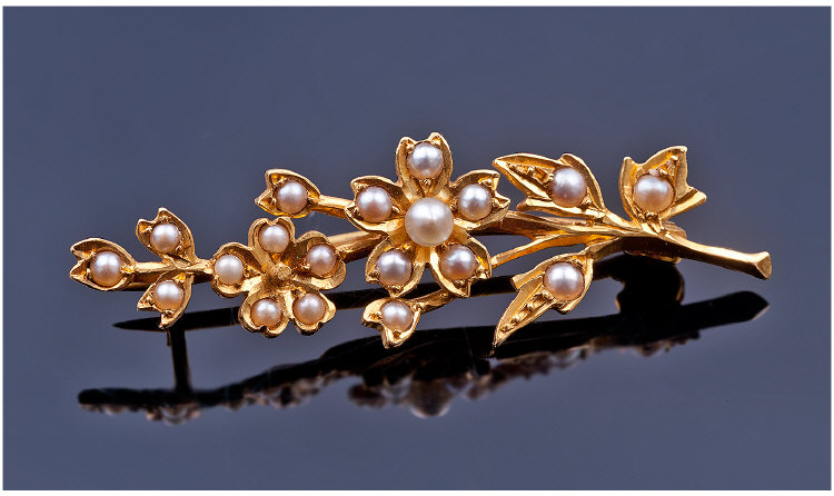 Victorian 18 Carat Gold and Seed Pearl Ladies Brooch c 1850`s. Excellent in all aspects of