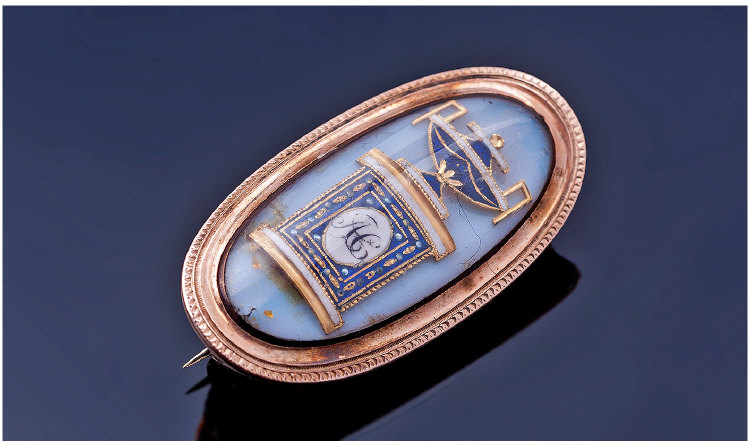 George III High Carat Gold Memorial Oval Shaped Small Brooch inset behind glass is a small urn