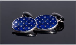 A Very Good Pair of Scottish Silver Enamel And Gold Cufflinks. Chain links and oval black enamel