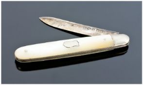 Early 20th Century Silver Bladed Pen Knife with Mother of Pearl Handle. Hallmark Sheffield 1919.