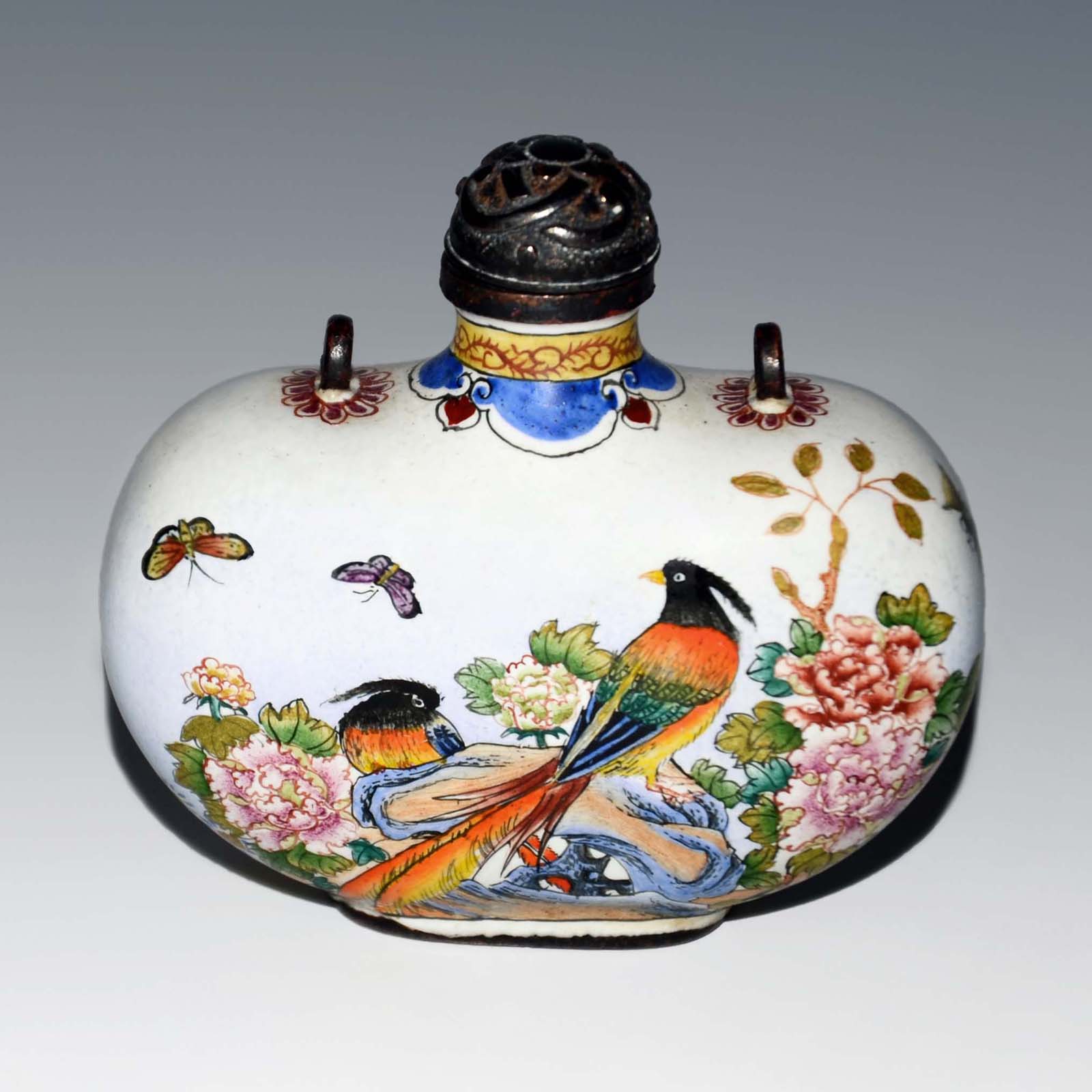 "?-??-?????????????? (????)?Qing, Famille-Rose Enamel on Copper Flask Snuff Bottle with Continuous