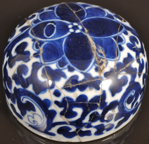 A Chinese blue and white porcelain ginger jar, bearing Hongxian four-character mark, decorated - Image 2 of 4