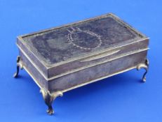 A George V silver mounted trinket box with tortoiseshell and gold pique hinged lid, of rectangular
