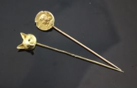 Two gold stock pins, fox head and "coin" terminals, the latter bearing the name "Becker", 2,5in et