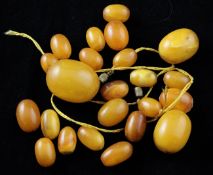 A single strand graduated amber bead necklace (now loose), gross 44 grams.