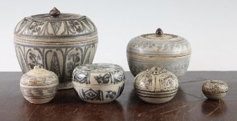 Five Thai Sawankhalok globular boxes and covers, 14th / 15th century, with either underglaze blue
