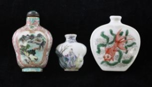 Three Chinese enamelled porcelain snuff bottles, 1800-1900, the first of spade form painted with