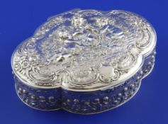A late 19th/early 20th century Hanau 800 standard silver trinket box by Gebruder Glaser, of cusped
